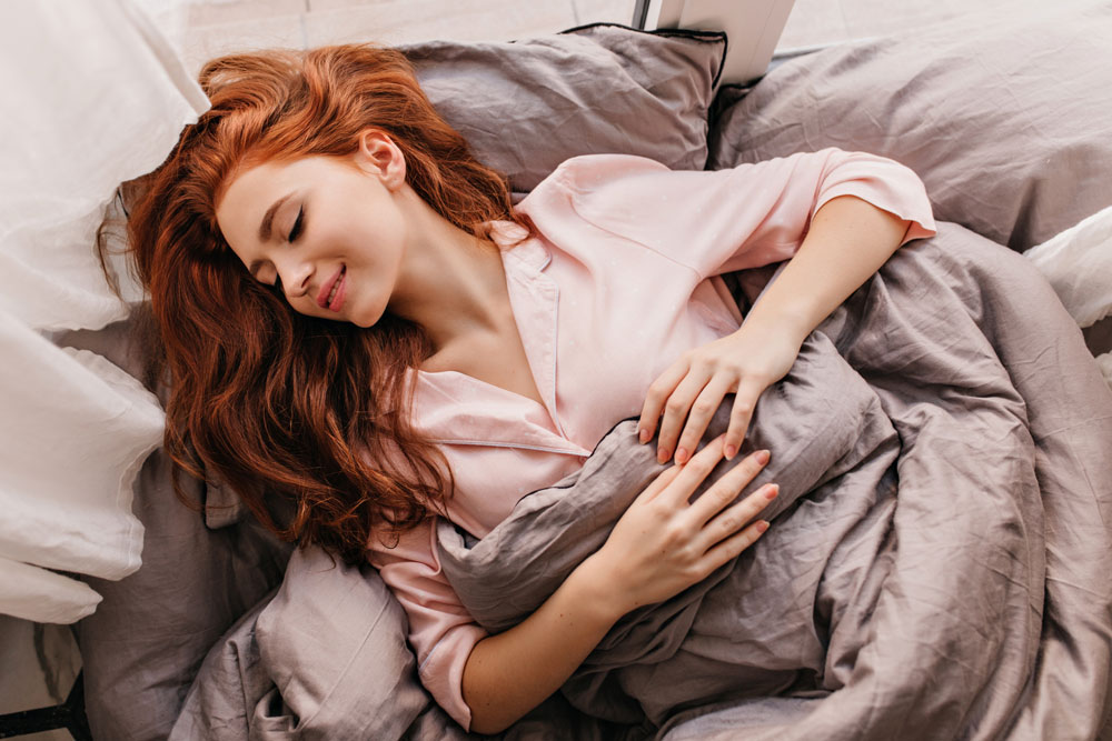 appealing-long-haired-woman-sleeping-morning-inspired-ginger-girl-lying-bed